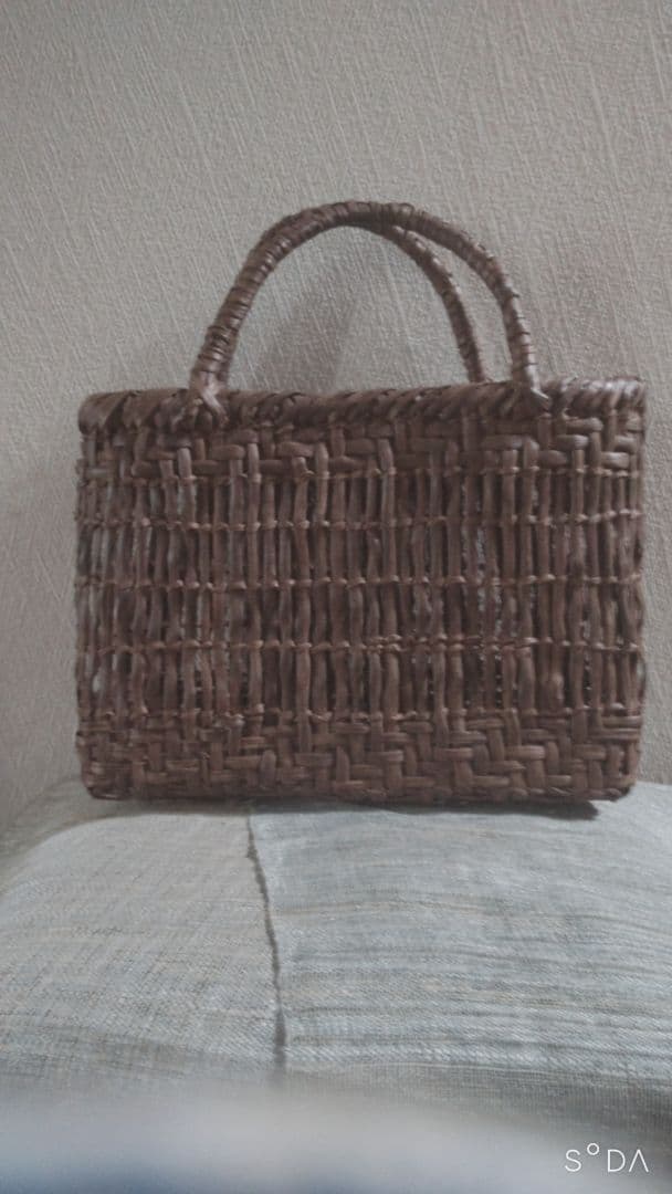 古い山葡萄の籠