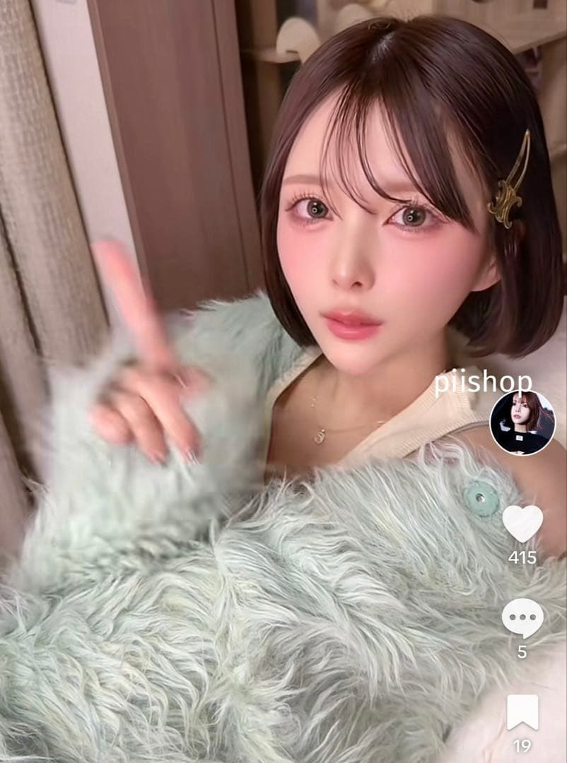 セリーヌ　CELINE ヘアピン　ヘアアクセサリー　ヘアクリップ　ゴールド　1つ