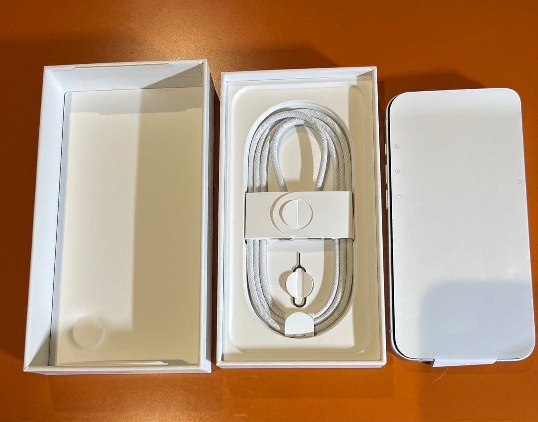 【超美品】iPhone16e 128GB ホワイトバッテリー100%シムフリー