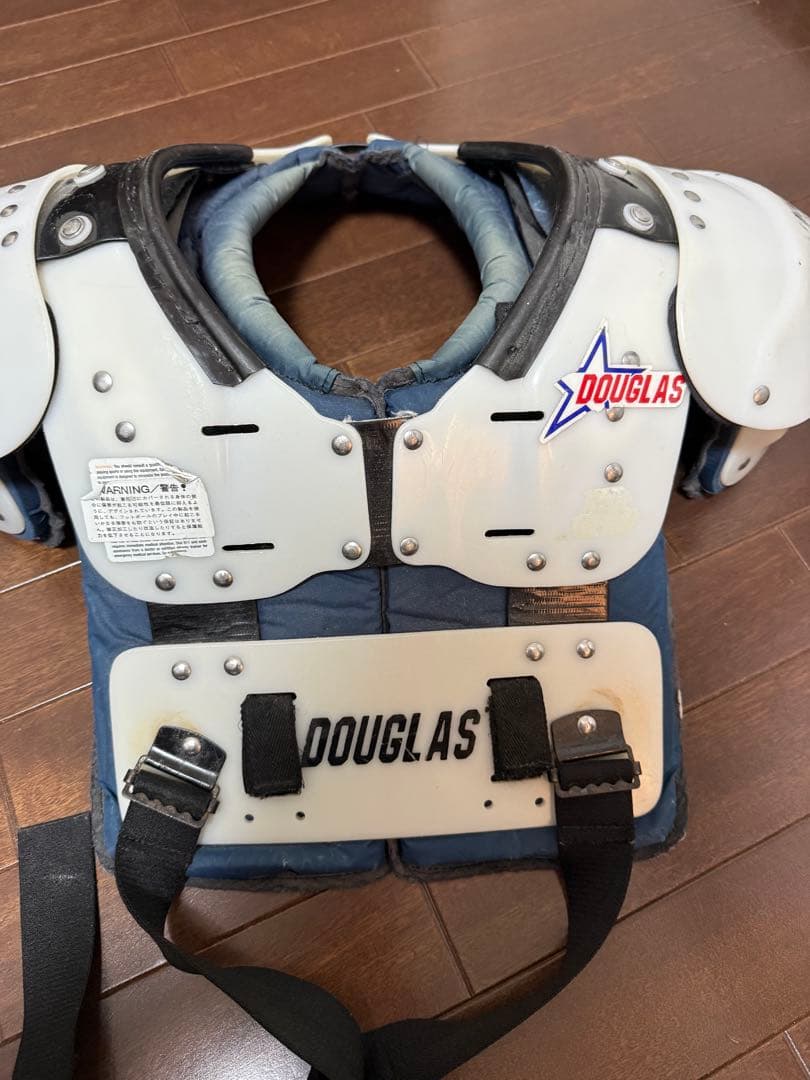 Douglas ショルダーパッド ホワイト/ブルー