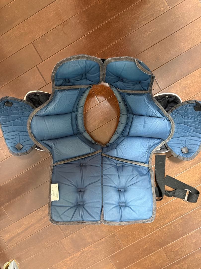 Douglas ショルダーパッド ホワイト/ブルー