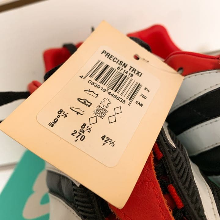 激レア　超美品　新品タグ付き　プレデタープレシジョン　27㎝