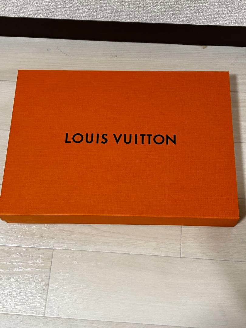 LOUIS VUITTON ロゴ入りマフラー