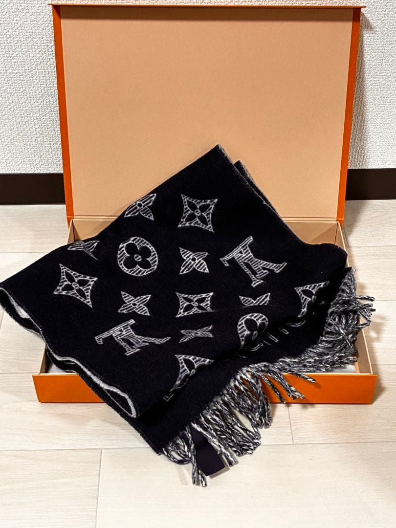 LOUIS VUITTON ロゴ入りマフラー