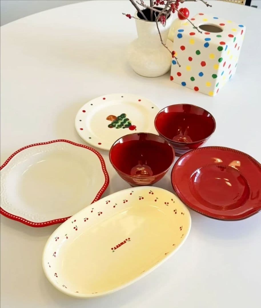 クリーム色のチェリー模様皿セット