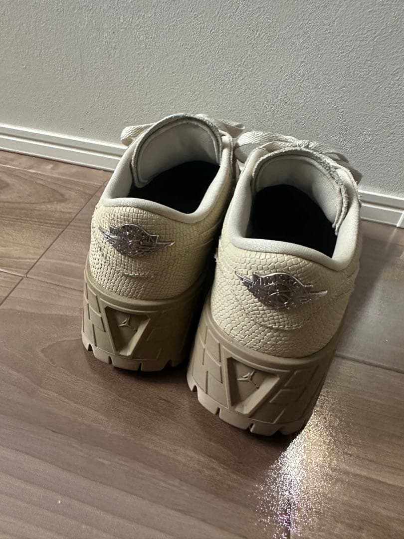 最終Nike JORDAN Brooklyn厚底ベージュスニーカー23