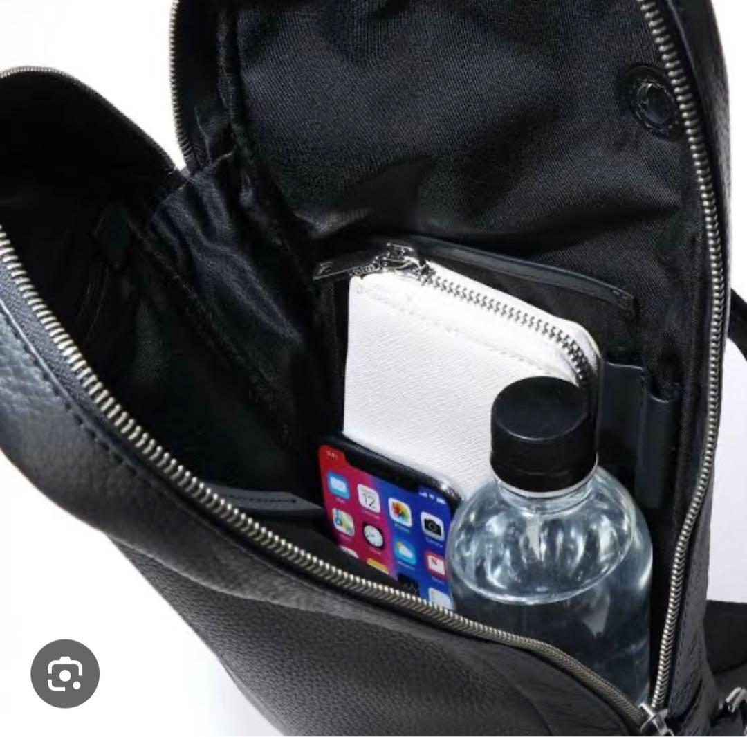 ECCO ボディーバッグ　本革