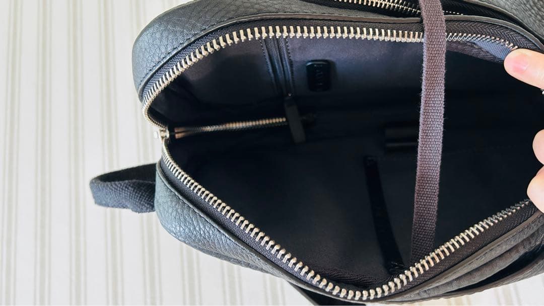 ECCO ボディーバッグ　本革