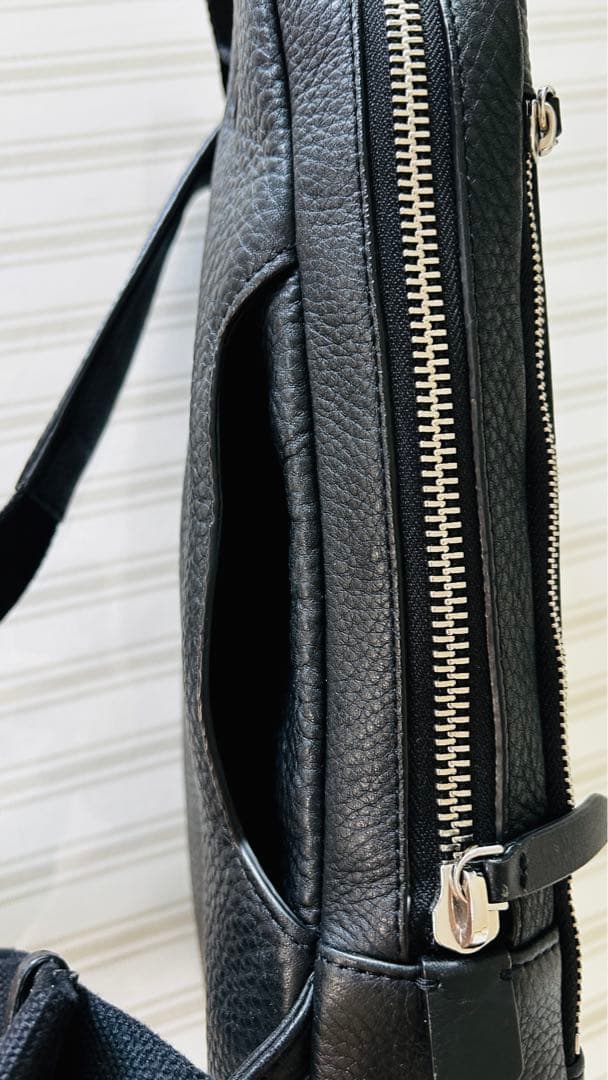 ECCO ボディーバッグ　本革