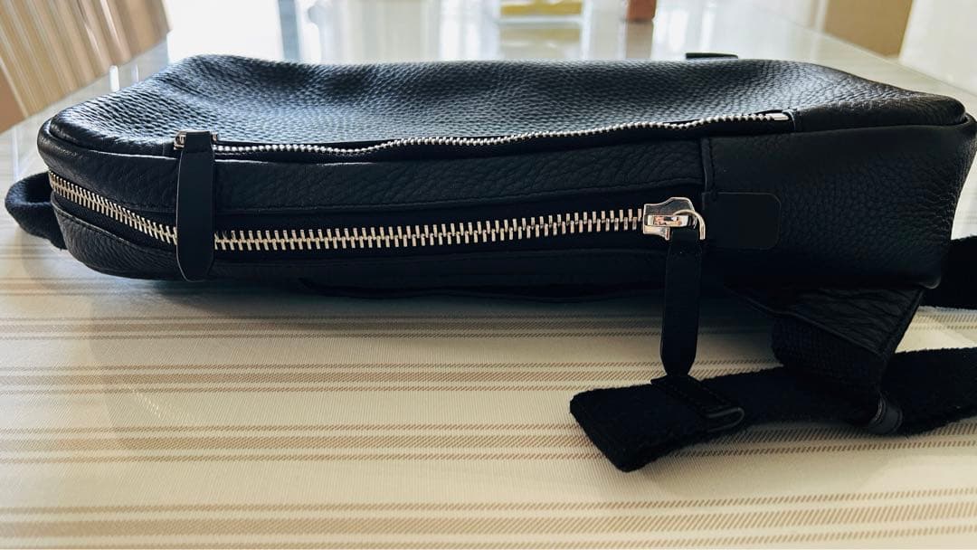 ECCO ボディーバッグ　本革