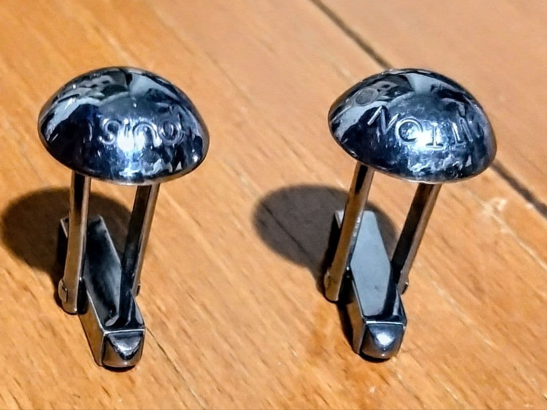 ルイヴィトン　ブラック球形カフスボタン