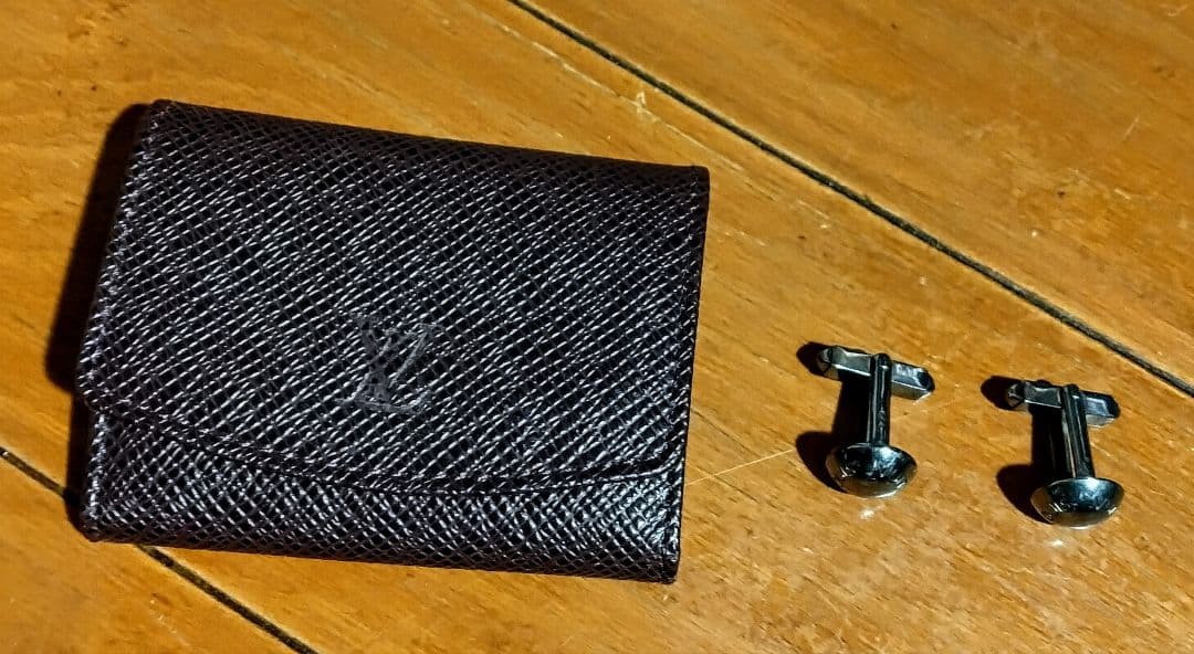 ルイヴィトン　ブラック球形カフスボタン