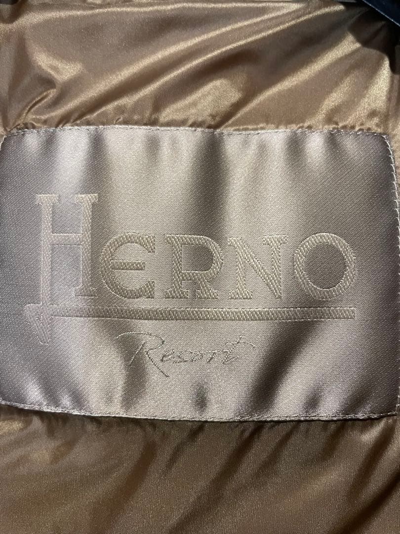 Herno ヘルノリゾート　フード付きダウンベスト ベージュ 48