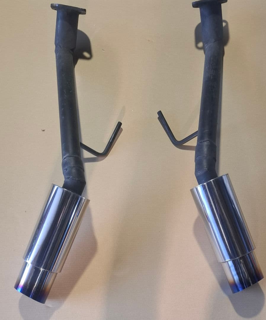 V37スカイライン　社外マフラー