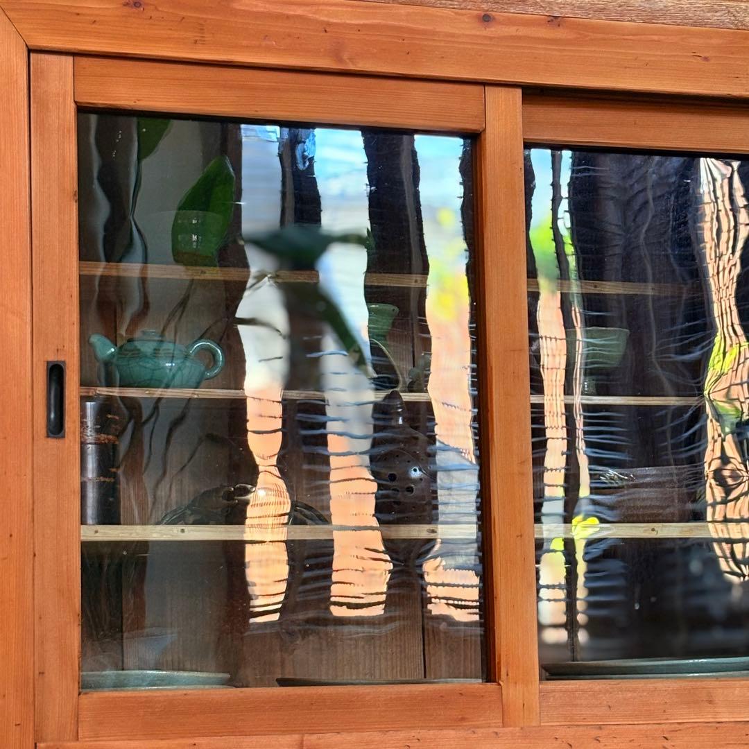 大正硝子 【 100年 水屋箪笥 】真鍮取手 ゆらゆらガラス 古い木製食器棚