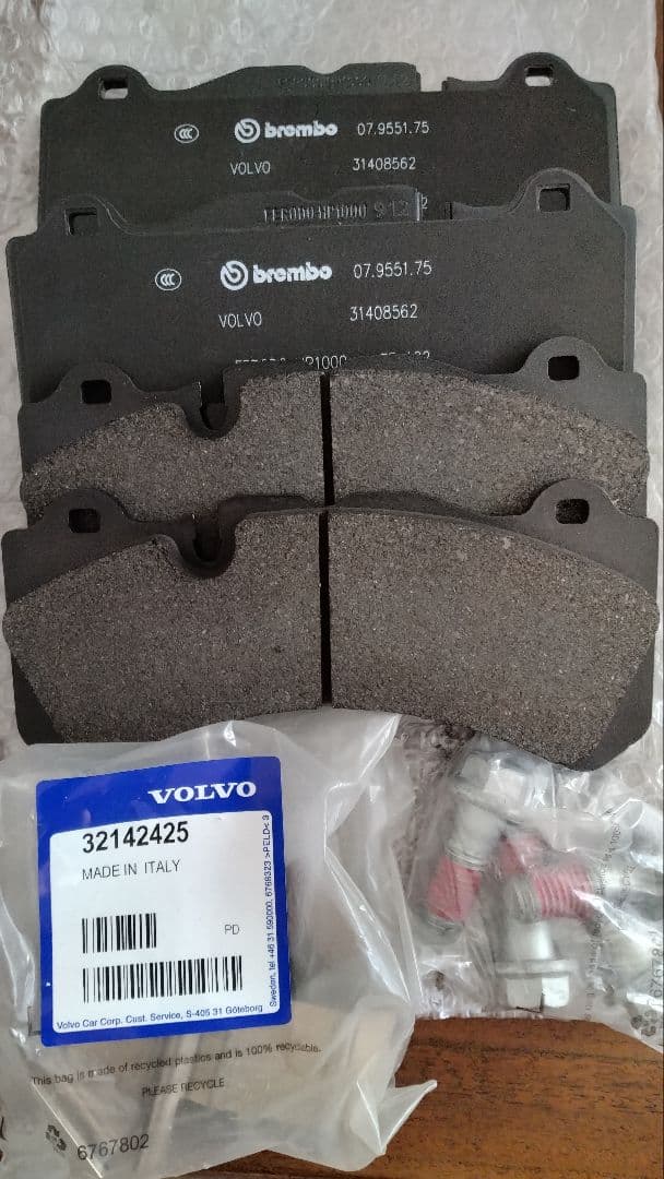 VOLVO 旧V60ポールスター 純正ブレンボ フロントブレーキパッド