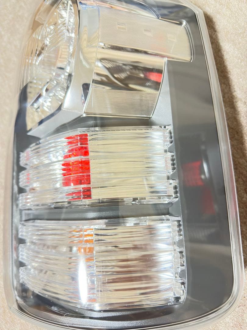 トヨタ ヴォクシー 70系 後期 SZ リアコンビネーションランプ テールライト