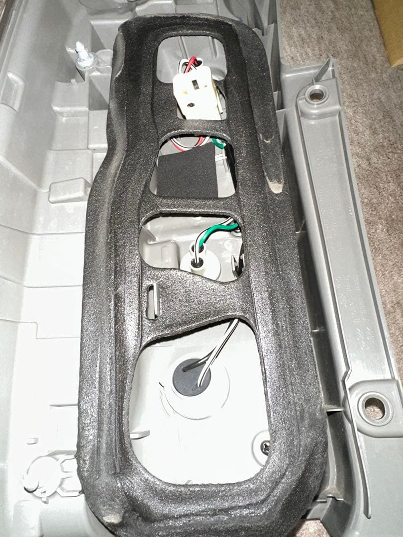 トヨタ ヴォクシー 70系 後期 SZ リアコンビネーションランプ テールライト