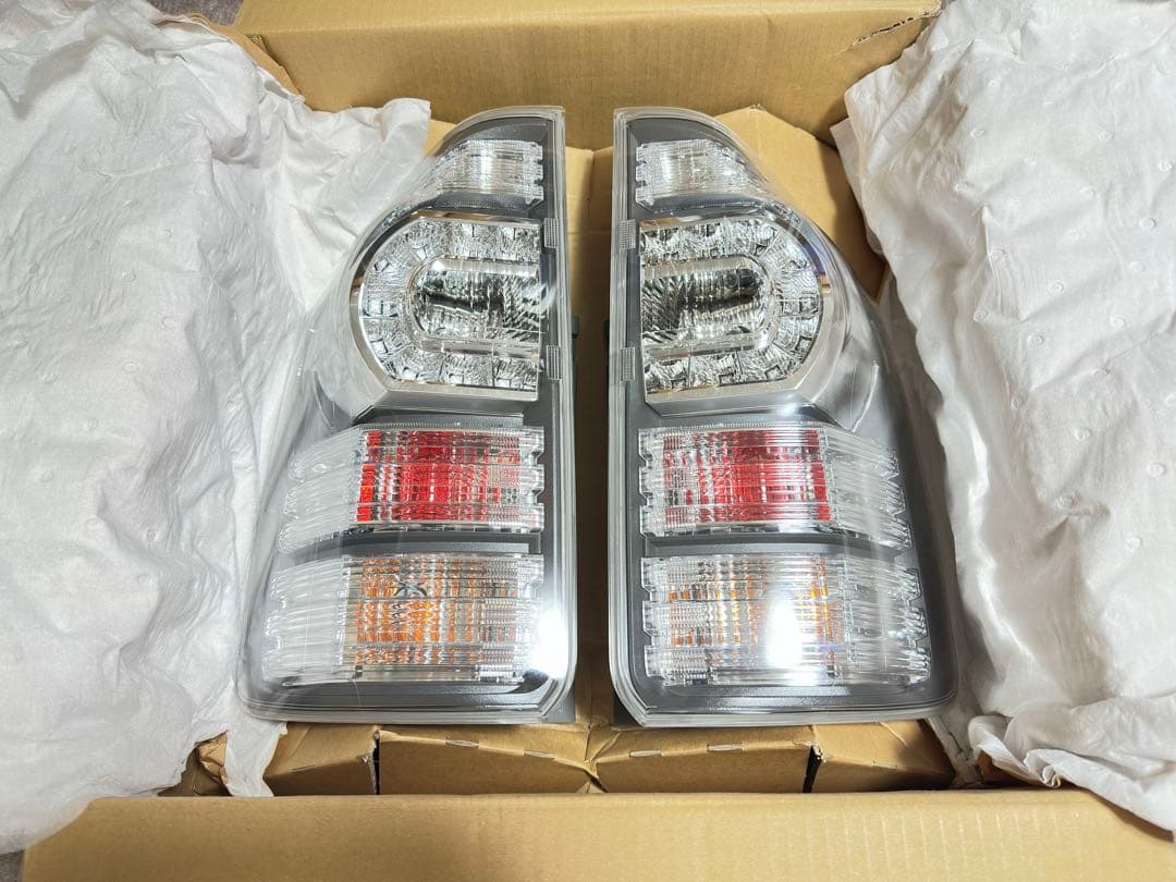 トヨタ ヴォクシー 70系 後期 SZ リアコンビネーションランプ テールライト