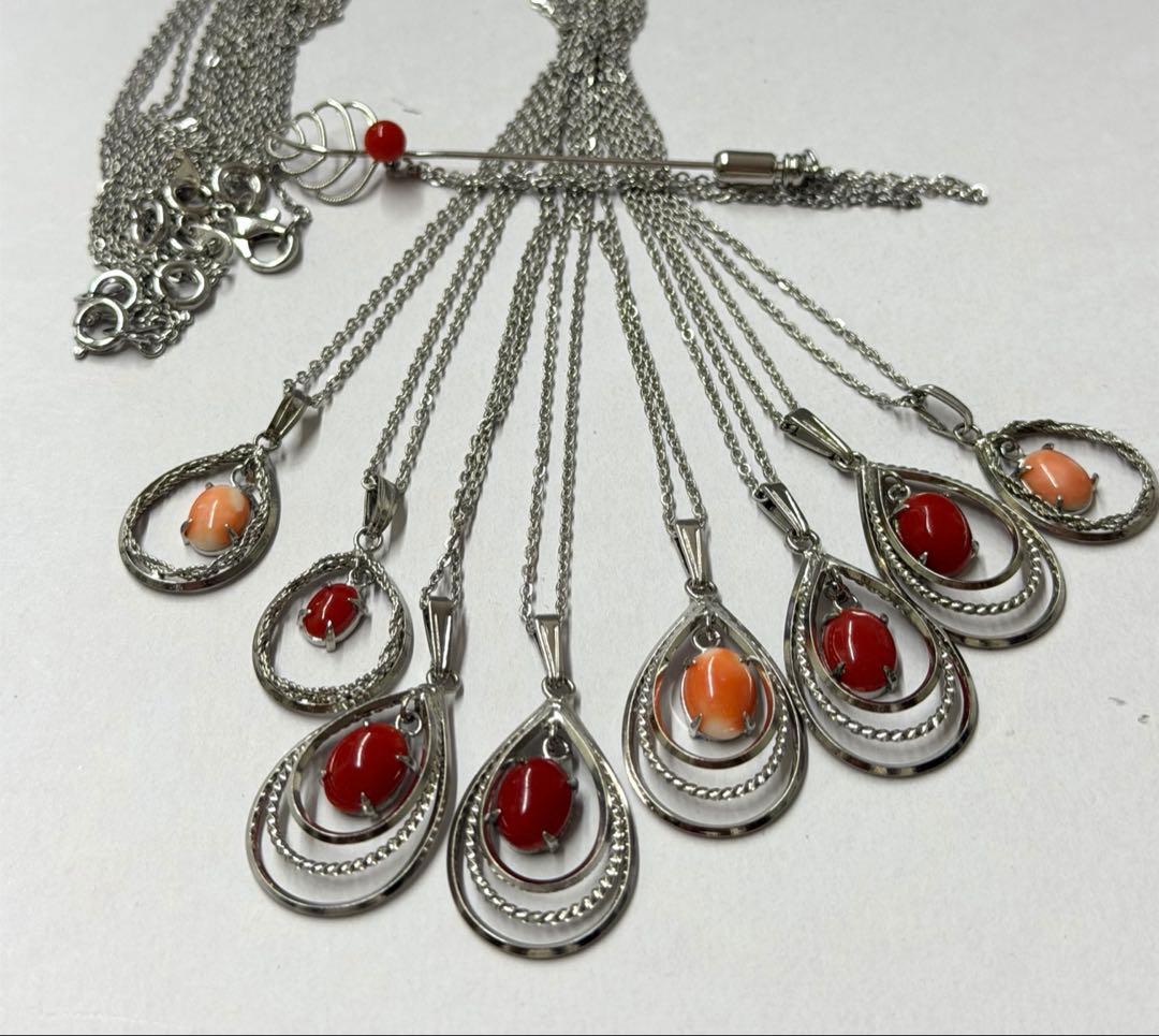 241天然珊瑚付き　ペンダントネックレスとブローチ9点セット