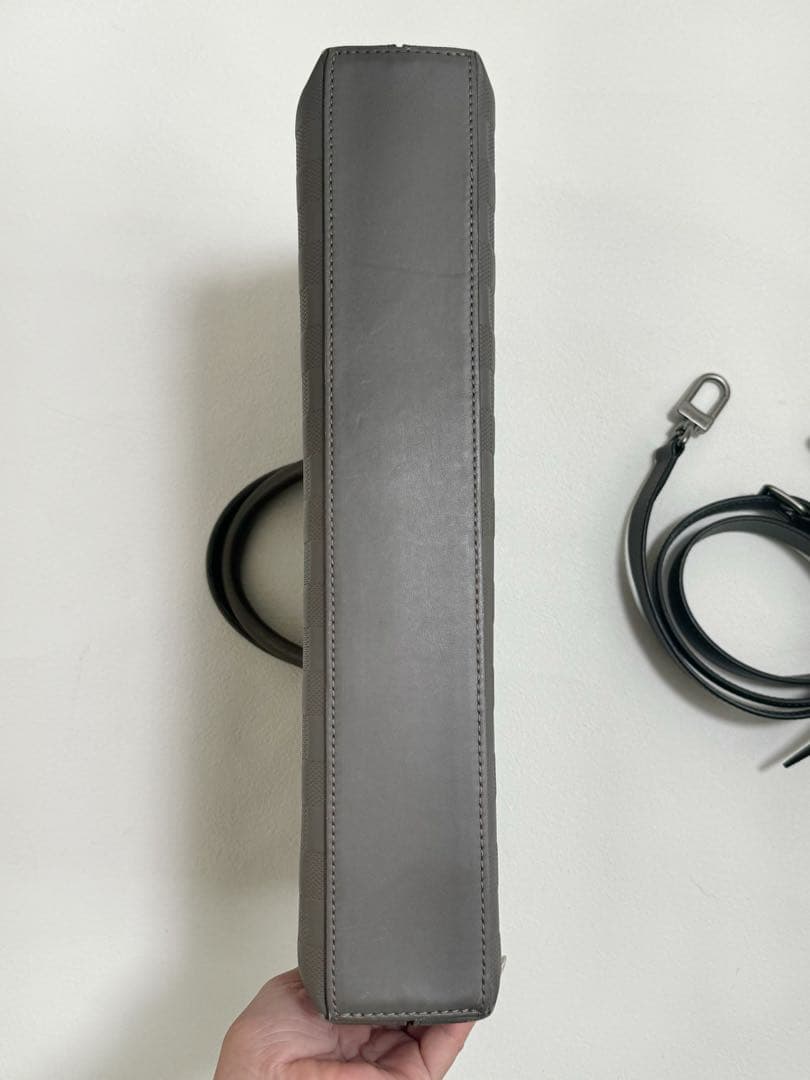 ルイヴィトン　LOUISVUITTON グレー レザー パソコンバッグ　ビジネス