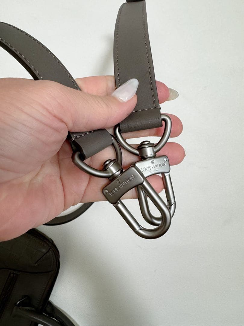 ルイヴィトン　LOUISVUITTON グレー レザー パソコンバッグ　ビジネス