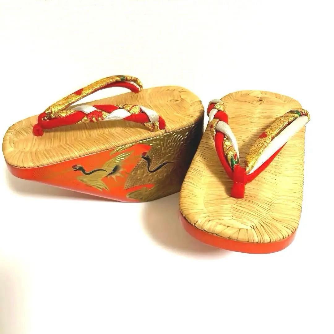 ぽっくり（おこぼ）　七五三　朱塗りに鶴の蒔絵　　　　　　　台は本畳み