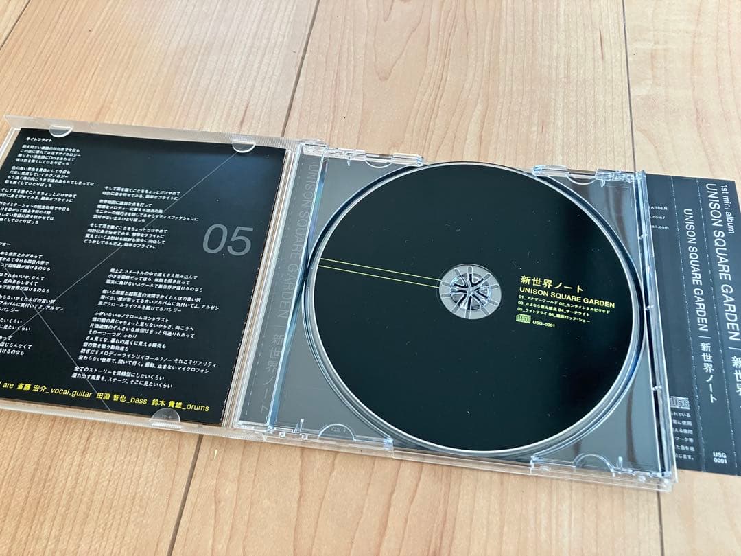 UNISON SQUARE GARDEN 『新世界ノート』（限定1000枚）