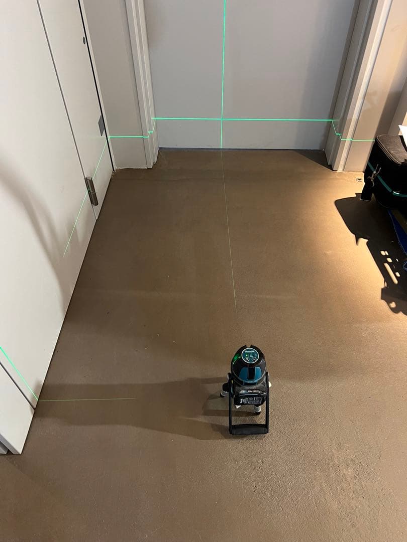 マキタ　レーザー墨出し機　グリーンレーザー　充電器付