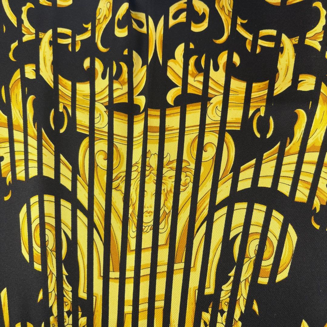 VERSACE フリンジショール シルク ブラック×ゴールド　男女兼用