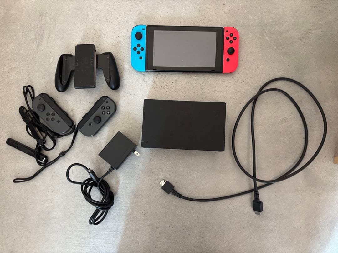 Nintendo Switch 本体 付属品 ジョイコン2ペアつき　スイッチ