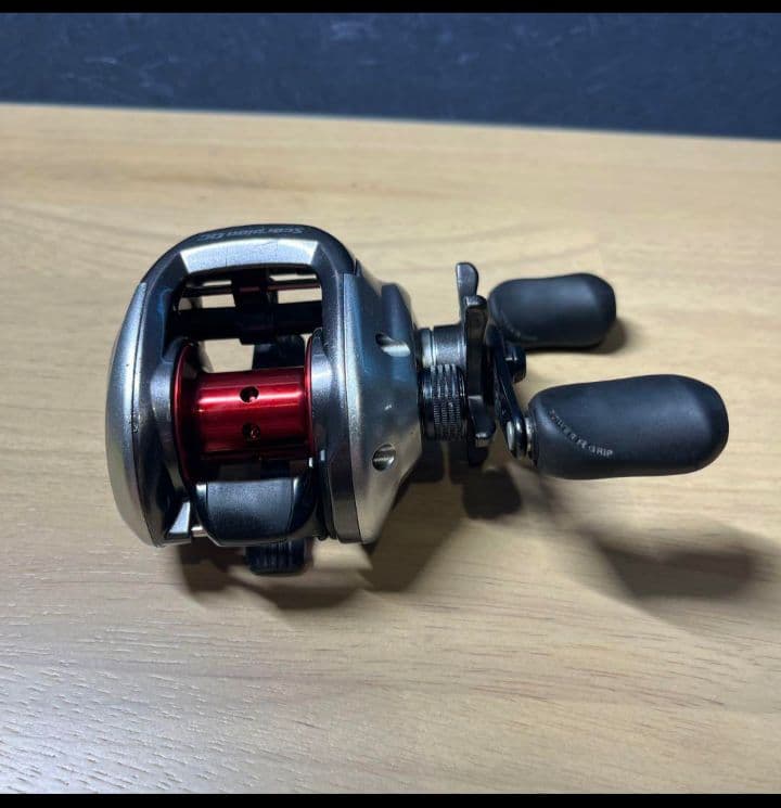 スコーピオンDC 右ハンドル　SHIMANOベイトリール
