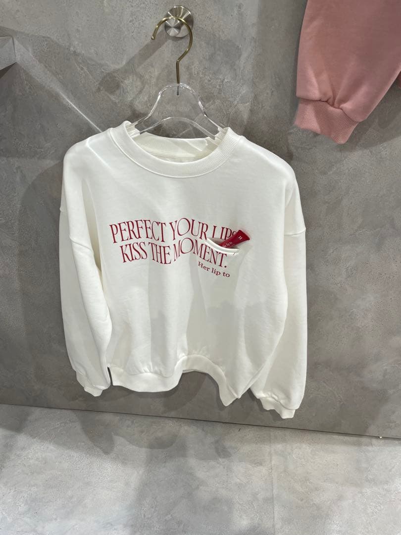 【匿名配送・24H以内発送】LIP TO LOVE SWEATSHIRT