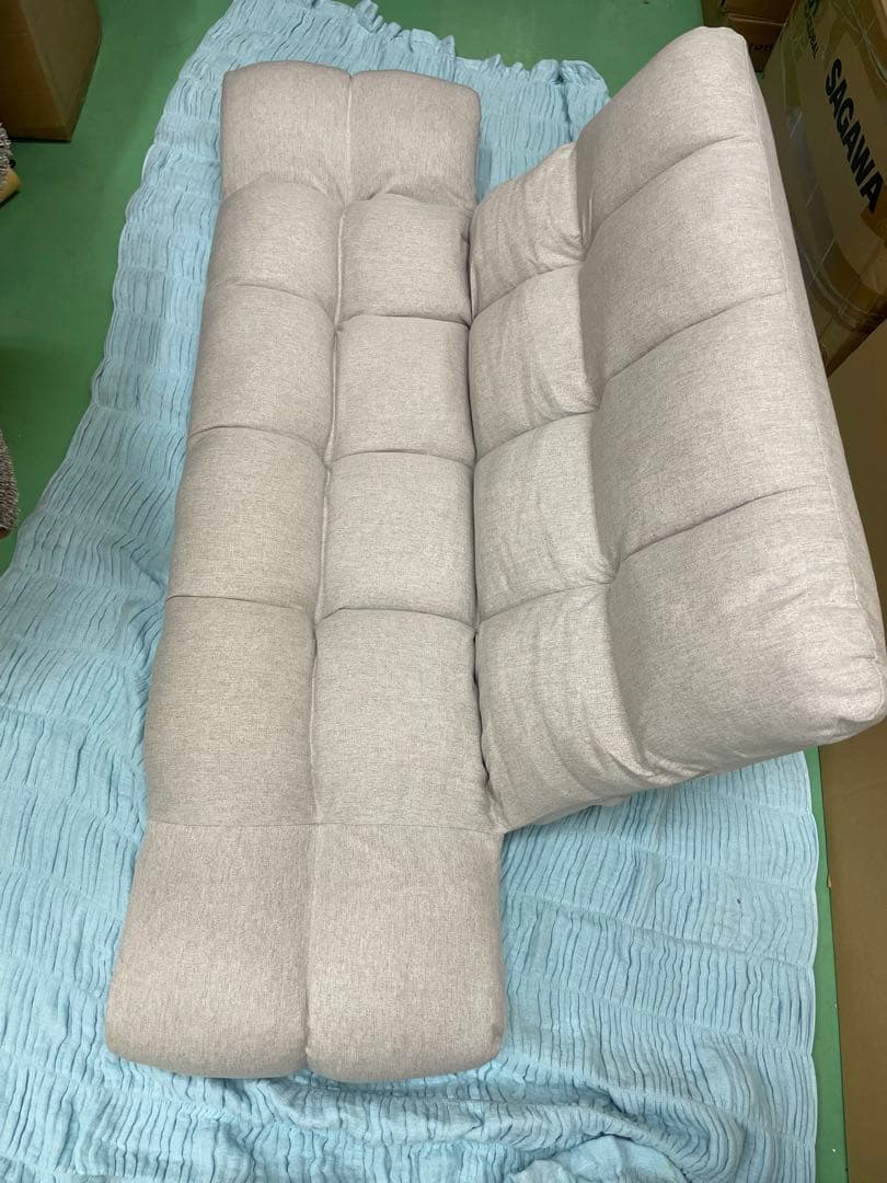 ライトグレー ファブリックソファ　ローソファ　一人暮らし