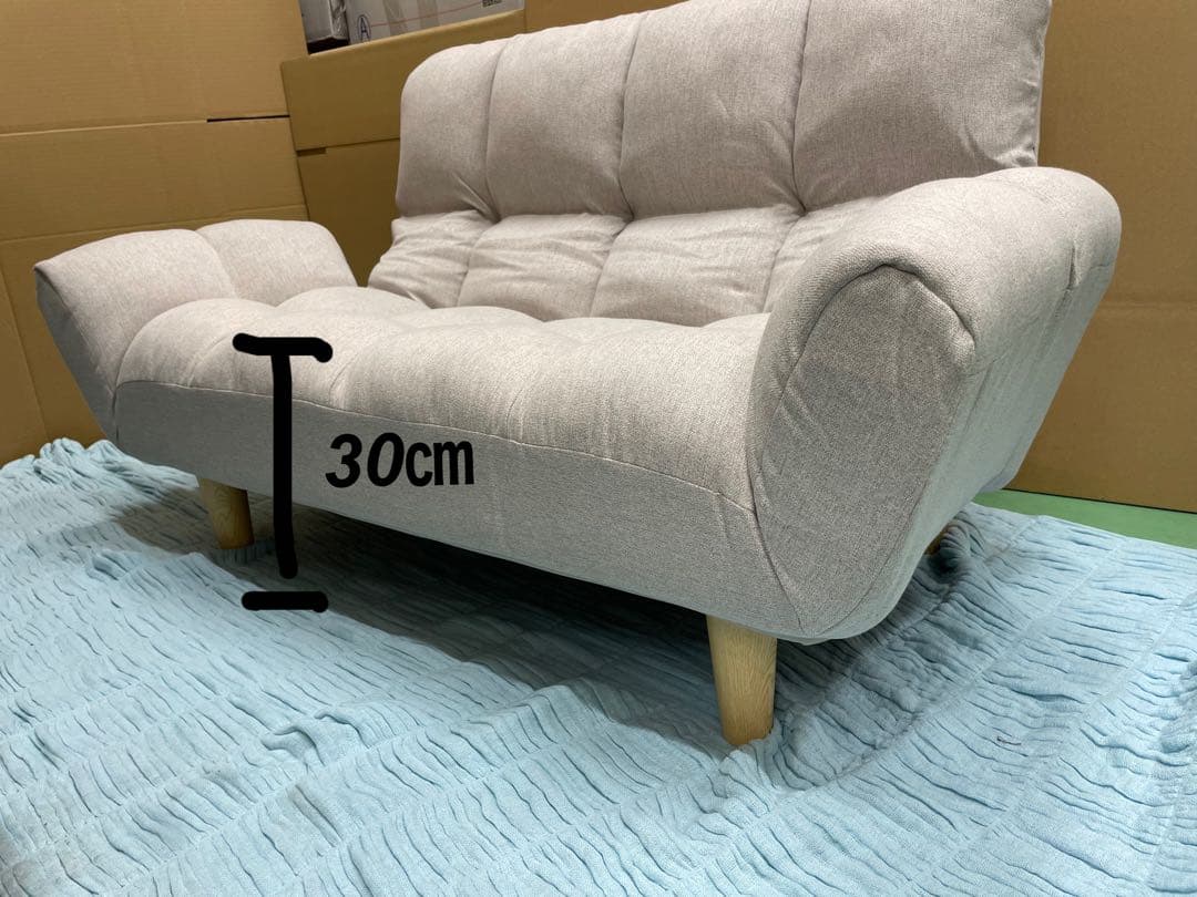 ライトグレー ファブリックソファ　ローソファ　一人暮らし