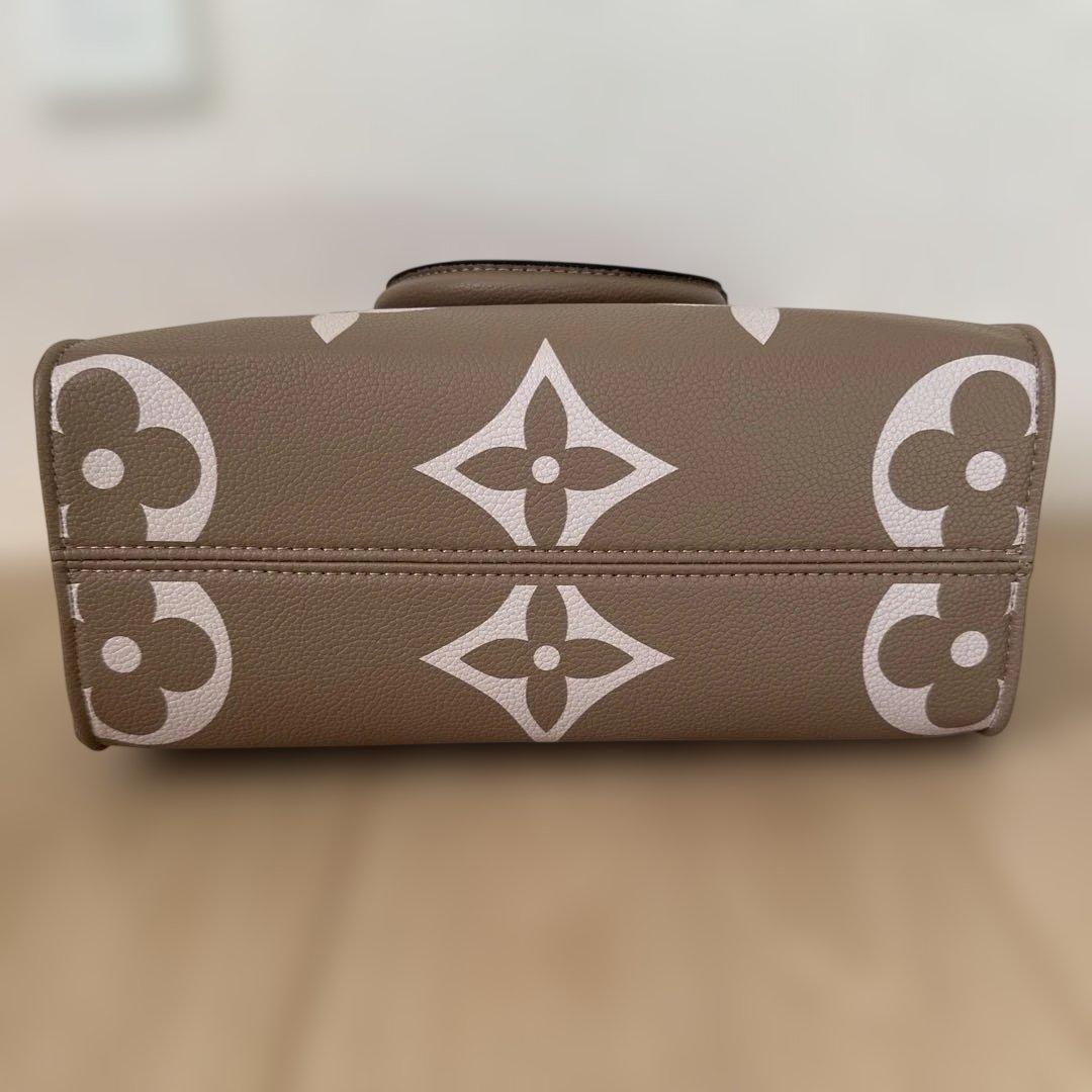 ベージュ モノグラム ショルダーバッグ