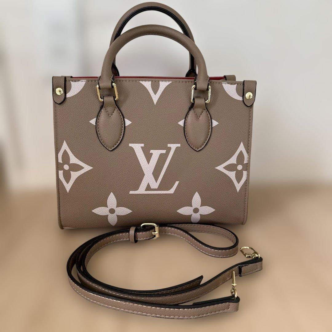 ベージュ モノグラム ショルダーバッグ