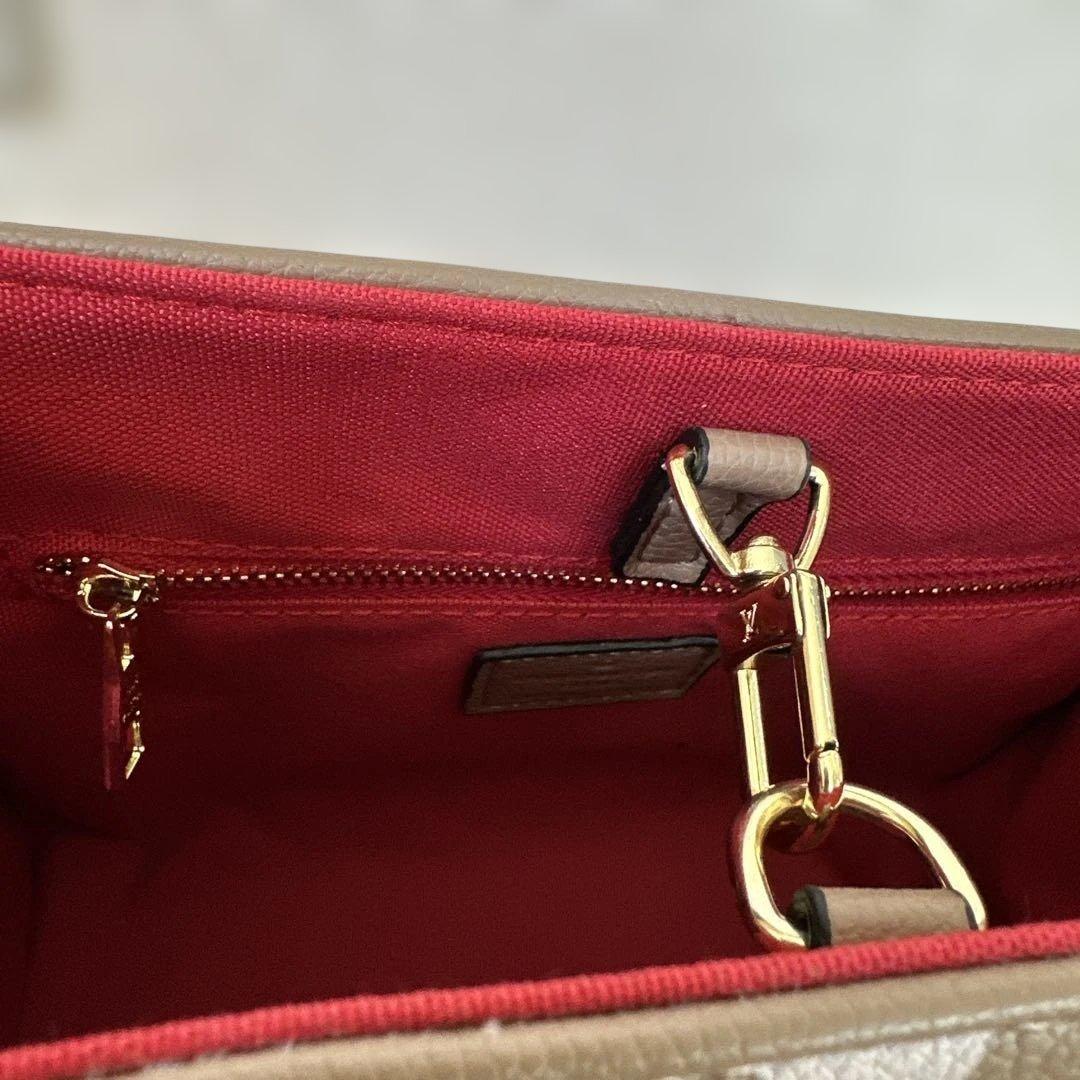 ベージュ モノグラム ショルダーバッグ