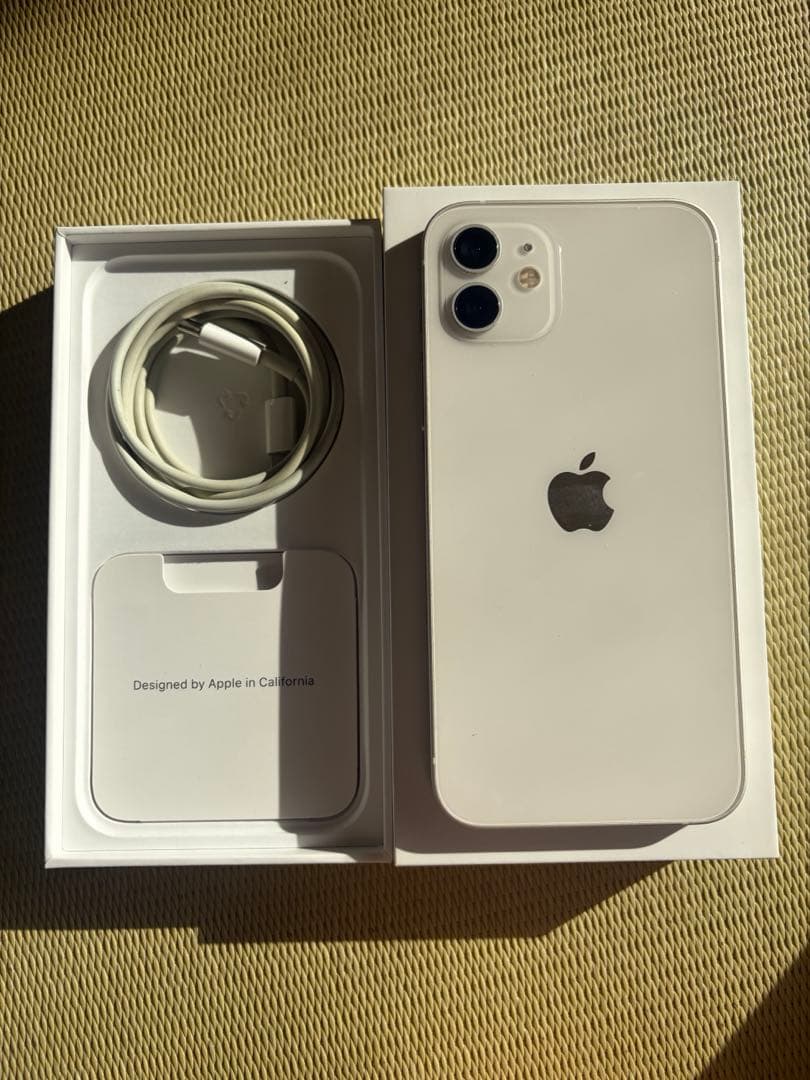 【箱あり】iPhone12 ホワイト 64GB docomo SIMフリー