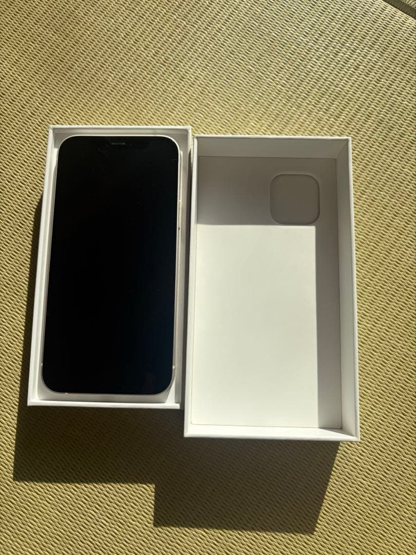 【箱あり】iPhone12 ホワイト 64GB docomo SIMフリー