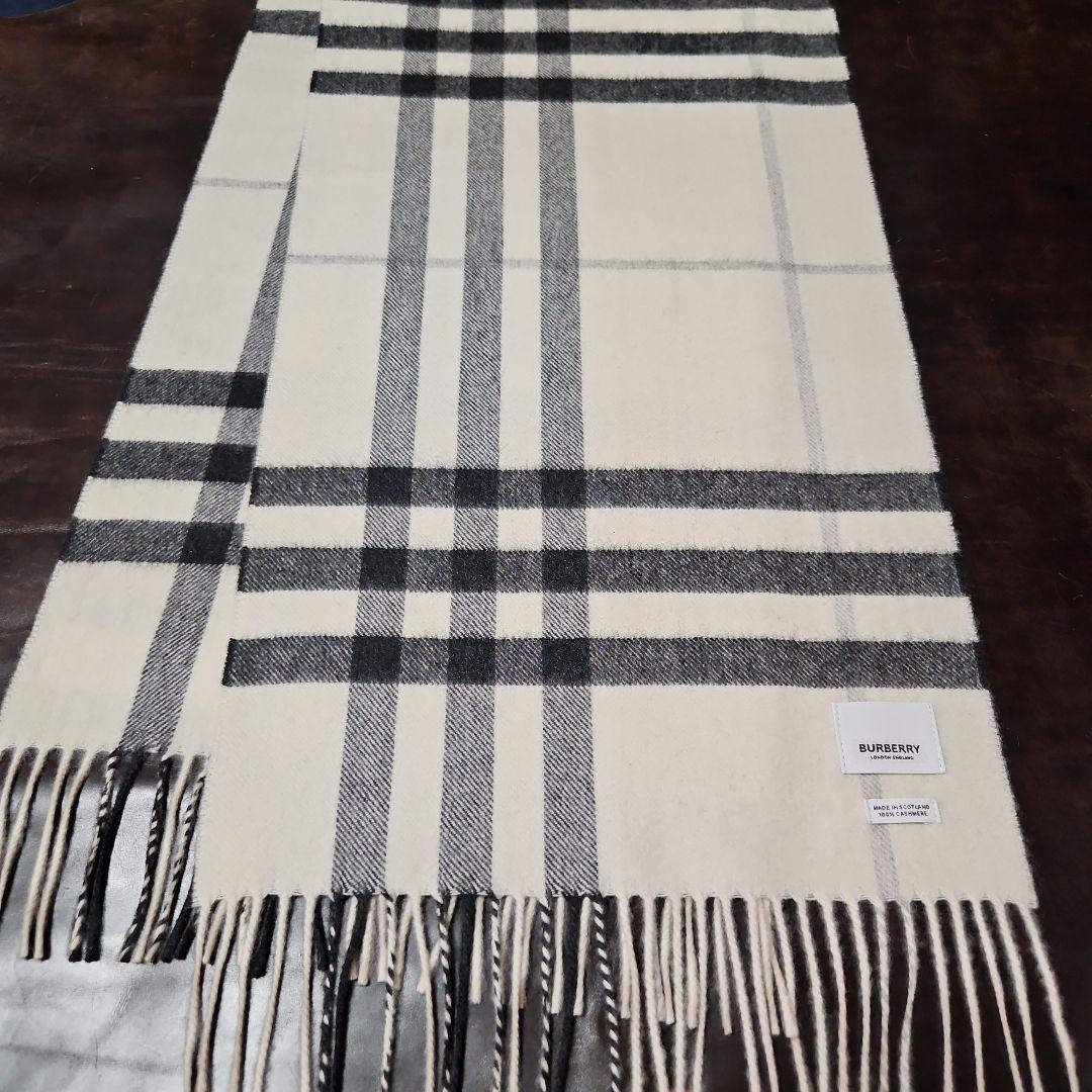 s　　BURBERRY　バーバリー　カシミヤマフラー