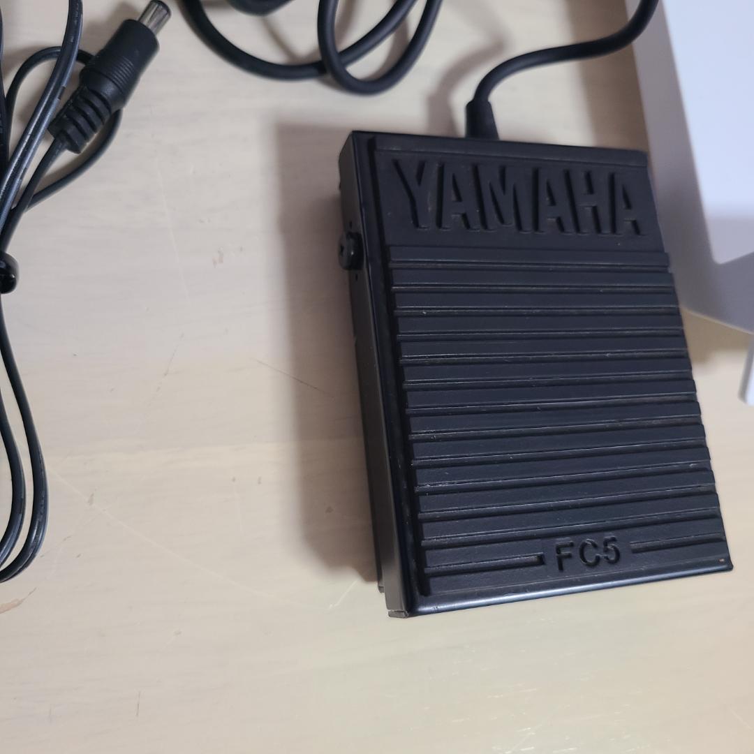 ヤマハ piaggero NP-12WH 61鍵 (譜面台 ペダル ケース付)