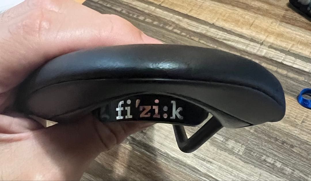フィジーク　fi'zi:k ARIONE R3 OPENサドル ブラック