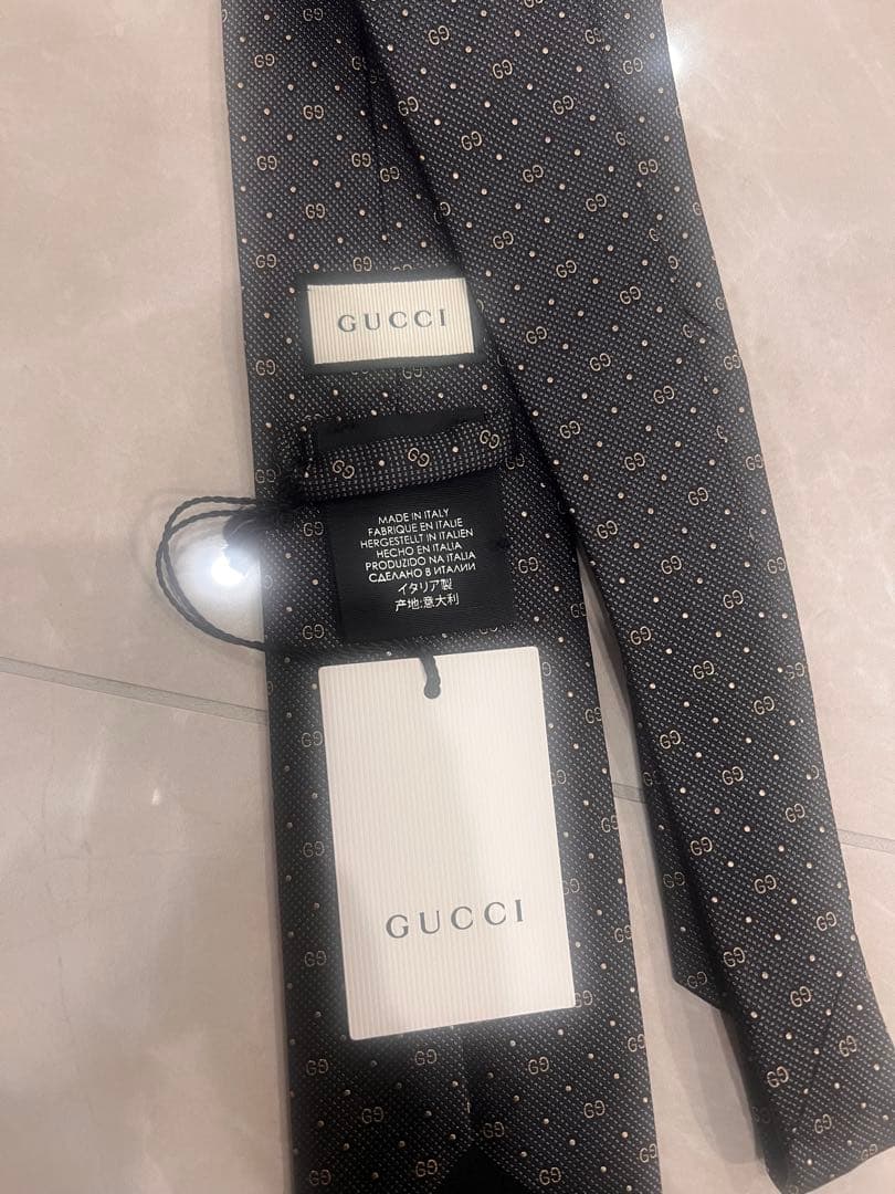 GUCCI ネクタイ 黒 パターン入り　新品