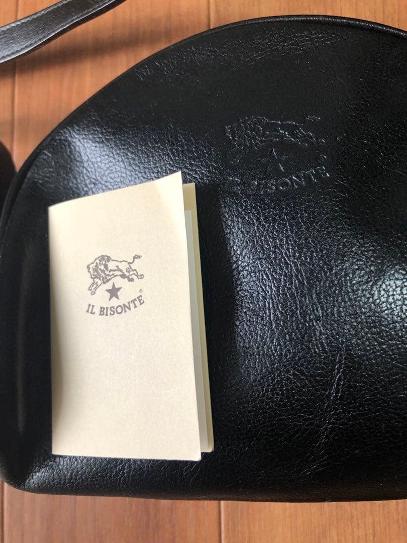 IL BISONTE ブラック クロスボディーバッグ