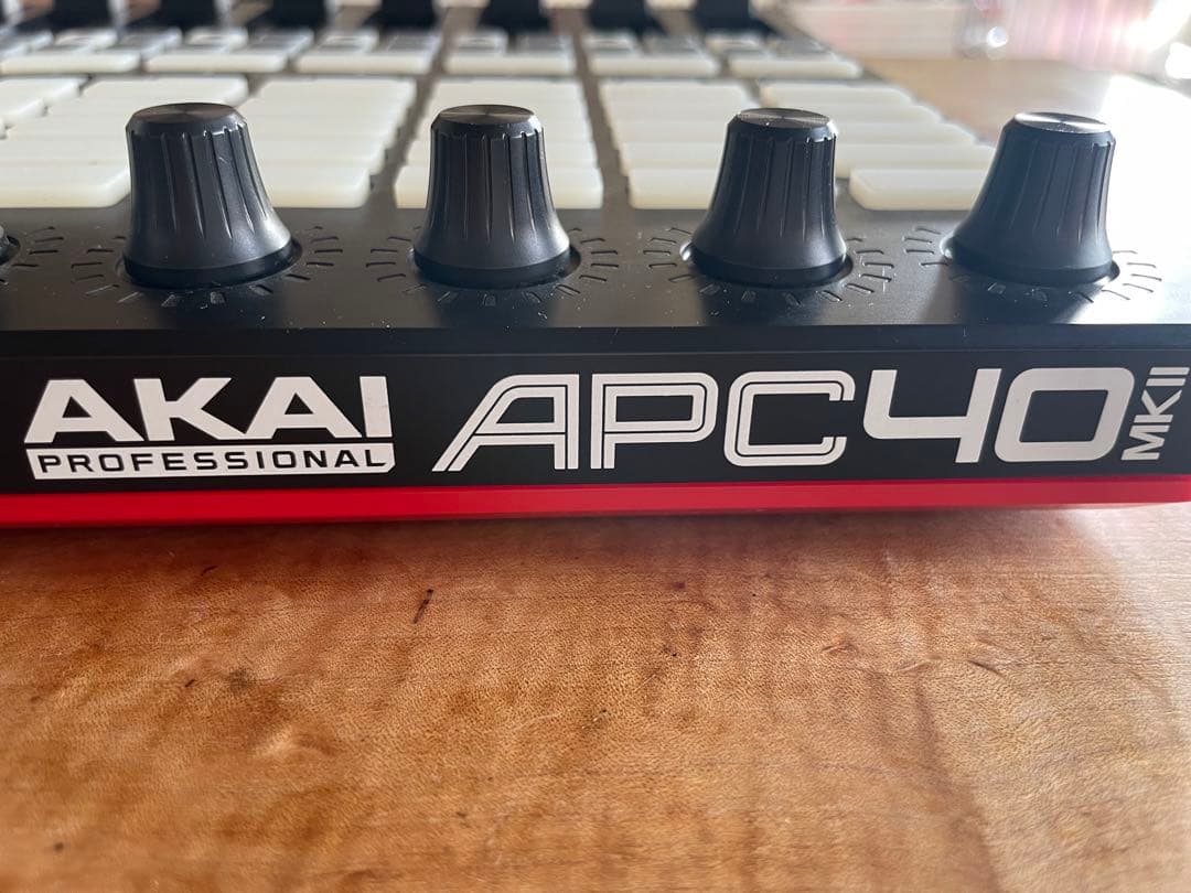 AKAI APC40 MKII コントローラー　(一部故障)