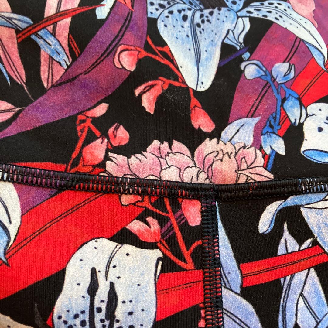 （美品）試着のみハワイで購入Lululemon 柄レギンスサイズ6 ルルレモン