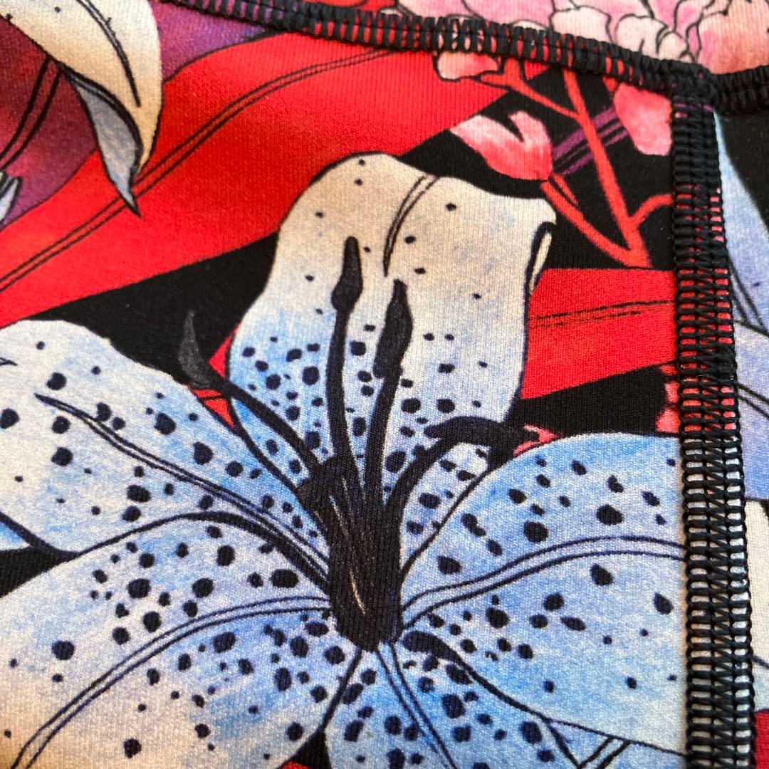 （美品）試着のみハワイで購入Lululemon 柄レギンスサイズ6 ルルレモン