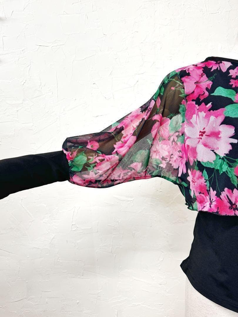 【パーティーに】新品　社交ダンス　ピンク花柄セットアップ黒　ｍ926