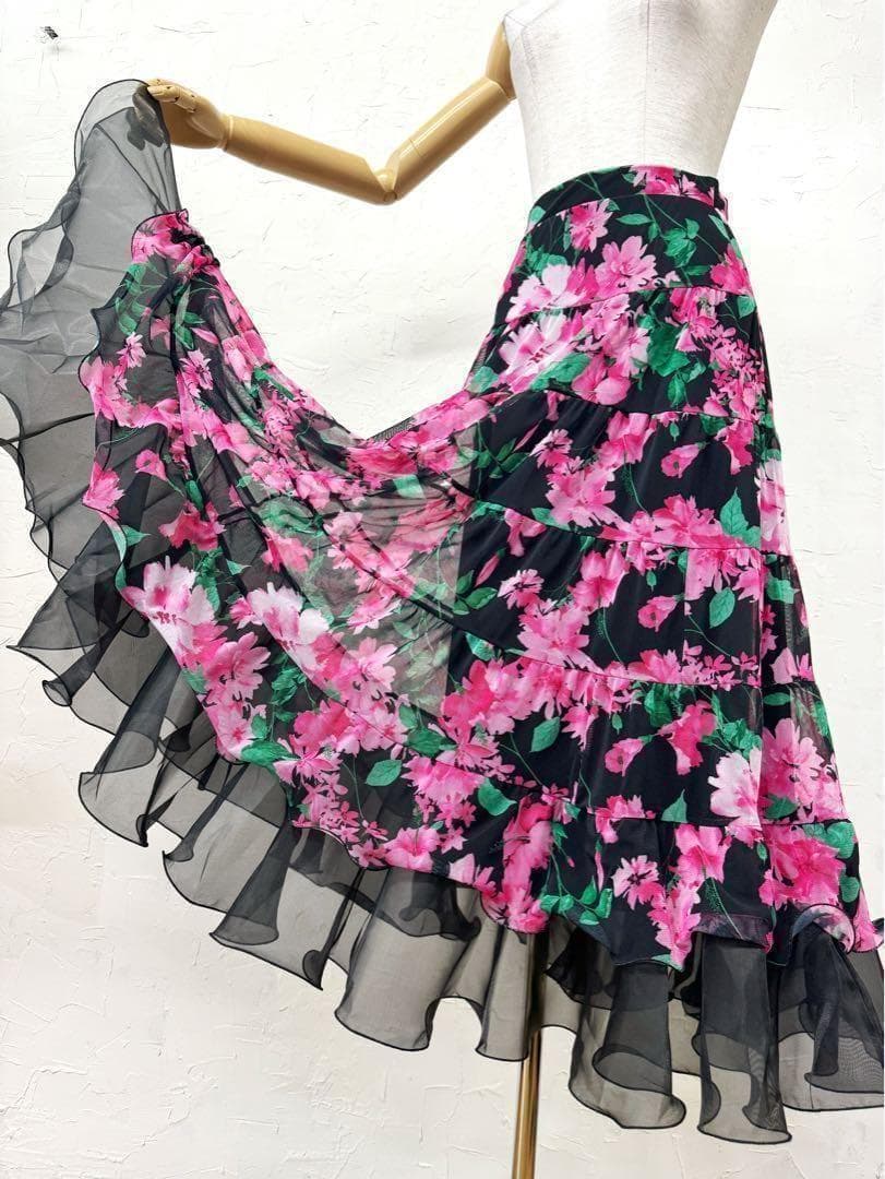 【パーティーに】新品　社交ダンス　ピンク花柄セットアップ黒　ｍ926